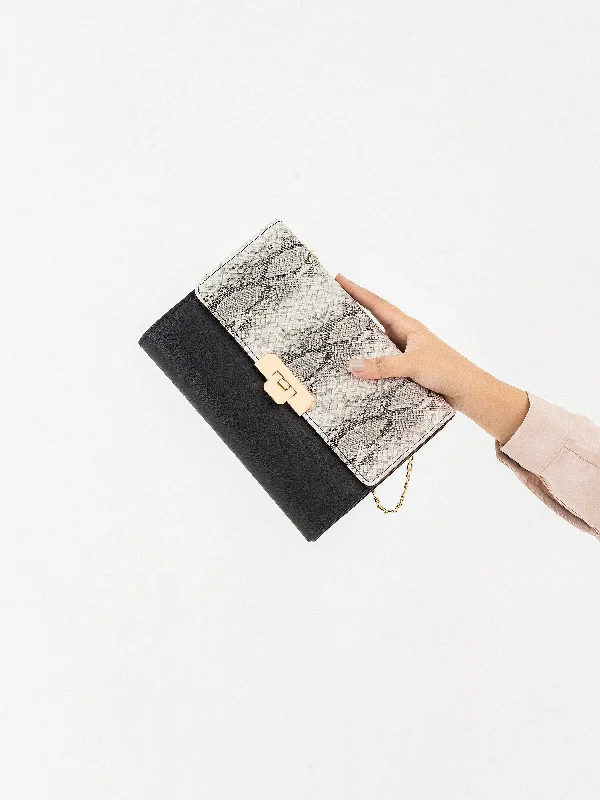 Snake Print Clutch Stylish And Durable Handbags At Great Value